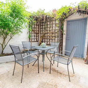 Stylish 3 Bedroom House - Location Holiday home